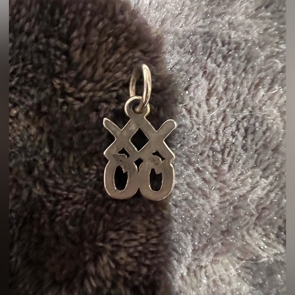 RETIRED James Avery XOXO Charm - Picture 1 of 2
